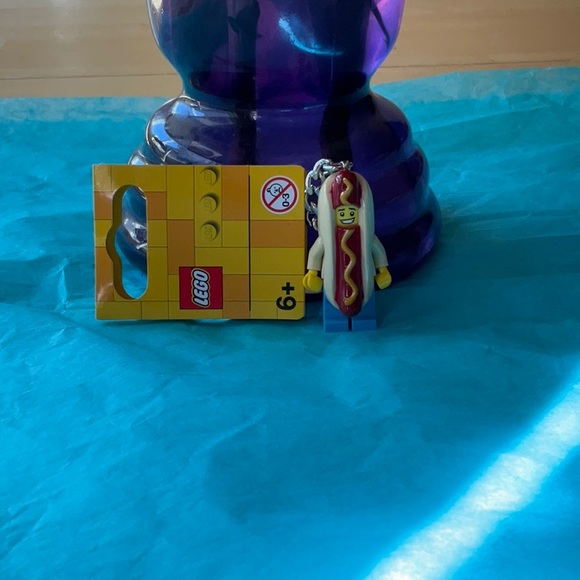 🌭LEGO HOTDOG GUY KEYCHAIN 🌭NWT 🌭 - Picture 7 of 16
